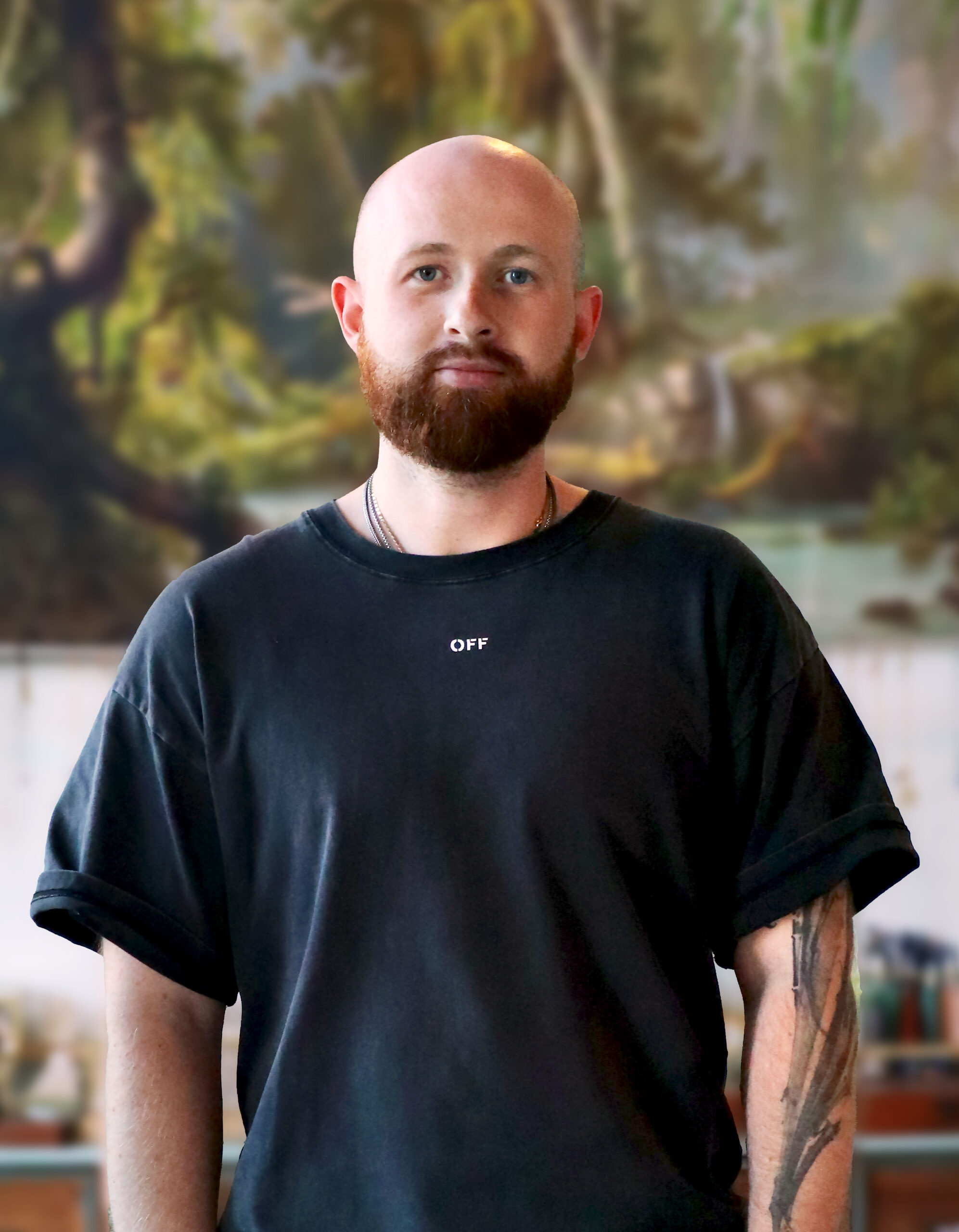 Portret van Grisha, allround tattoo artiest gespecialiseerd in originele blackwork, realisme en fineline tattoos.